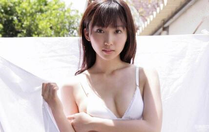 风流段王爷洗完白白狠草粉嫩逼逼的97年湿妹子 肤白貌美干得绝对带劲